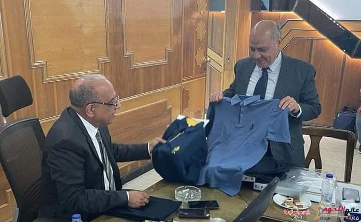 عصمت يجتمع بقيادات الشركة القابضة للقطن وشركة مصر للغزل والنسيج بالمحلة الكبرى