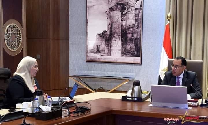 رئيس الوزراء يلتقي وزيرة التضامن الاجتماعي لمتابعة عدد من ملفات عمل الوزارة