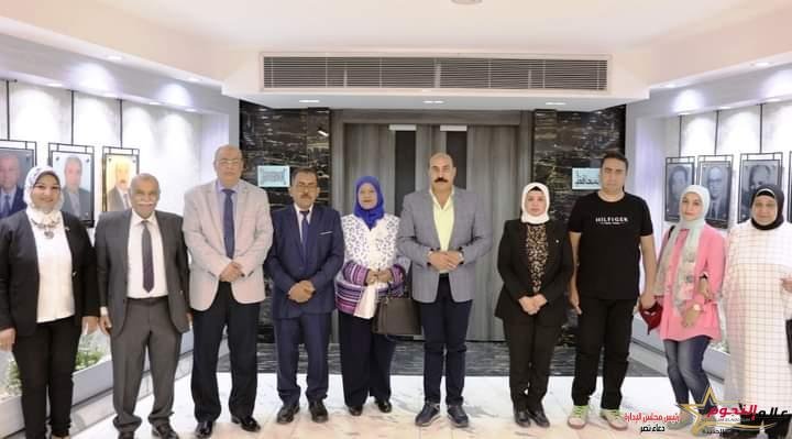 محافظ أسوان يؤكد على أهمية البحث العلمى في كافة مجالات العمل العام وتمكين المرأة إقتصادياً