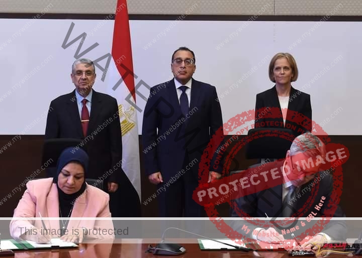 مدبولي يشهد توقيع مذكرة تفاهم لبدء دراسات مشروع تصدير الطاقة المتجددة من مصر إلى أوروبا 