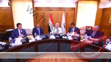 وزيرة التضامن الاجتماعي تعقد اجتماعًا مع رؤساء قطاعات بنك ناصر الاجتماعي