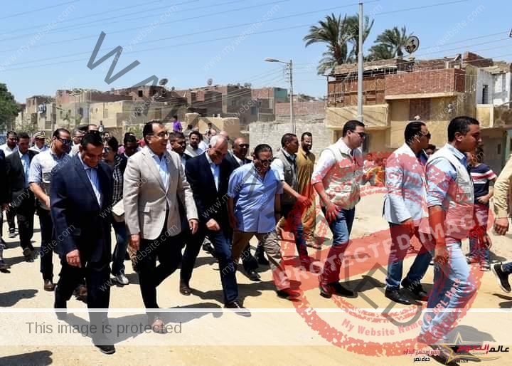 رئيس الوزراء يتفقد عدداً من مشروعات حياة كريمة بقرية "الودي" بمركز الصف بالجيزة