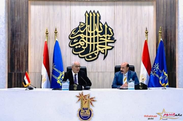 وزير التربية والتعليم يعقد اجتماعًا مع قيادات مديرية التعليم ومديرى الإدارات التعليمية بمحافظة أسوان