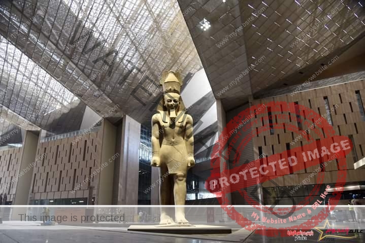 وزير السياحة والآثار يعقد اجتماعا مع قيادات المتحف المصري الكبير والوزارة