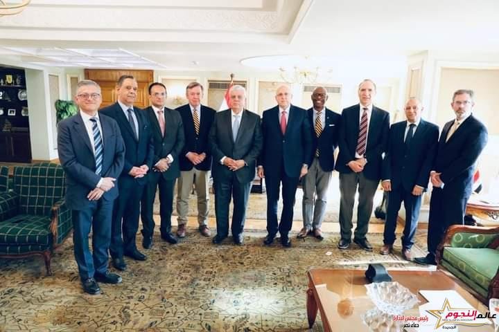 وزير التعليم العالي يعقد اجتماعًا مع وفد جامعة أريزونا الأمريكية