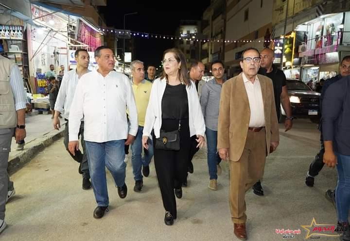 آمنة يضع حجر أساس مركز خدمات مصر بالعريش ويتفقد شوارع المدنية ويلتقي بالمواطنين وأصحاب المحلات