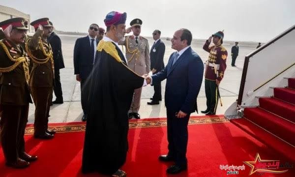 الرئيس السيسي يستقبل سلطان عمان بمطار القاهرة