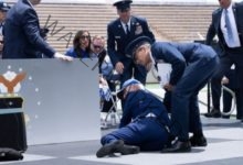 سقوط بايدن في حفل تخريج دفعة من طلبة أكاديمية القوات الجوية الأمريكية