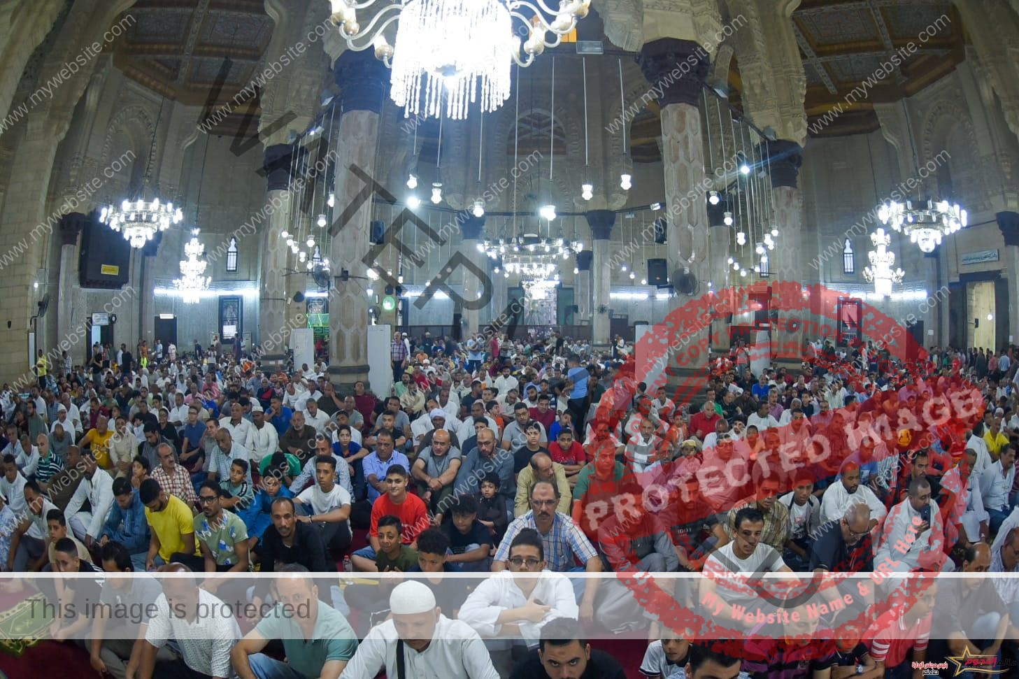 محافظ الإسكندرية يشارك المواطنين صلاة عيد الأضحي المبارك بمسجد "أبو العباس المرسي"