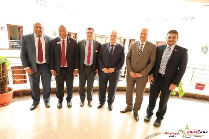 وزير التعليم العالي يعقد اجتماعًا مع وفد جامعة لويفيل الأمريكية