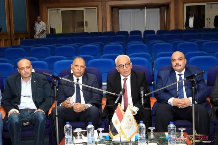 حجازي يعقد اجتماعًا مع مديرى المديريات للوقوف على الاستعدادات والإجراءات النهائية لامتحانات الثانوية العامة 2023