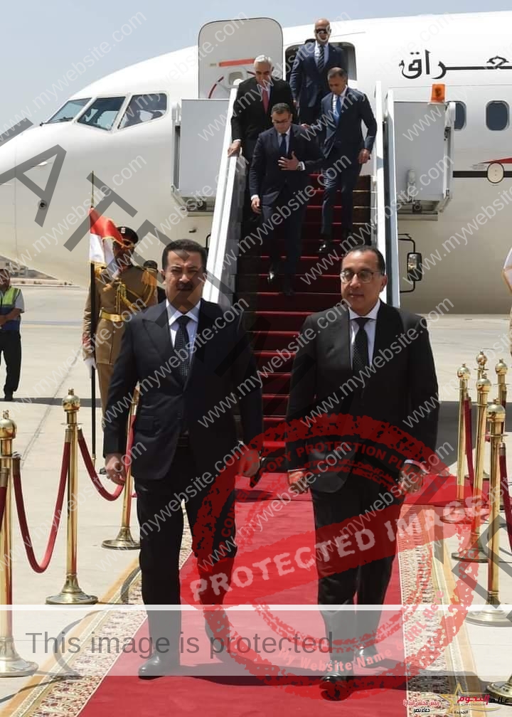 مدبولي يستقبل رئيس الوزراء العراقي والوفد المرافق له بمطار القاهرة