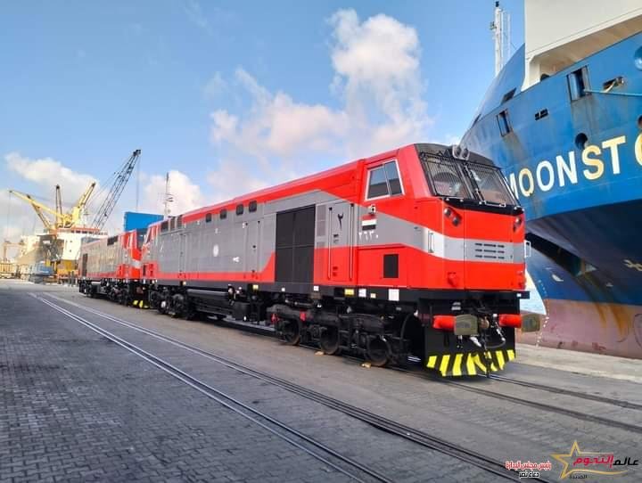 وزير النقل يعلن وصول دفعة جديدة من الجرارات الأمريكية الجديدة إلى ميناء الإسكندرية