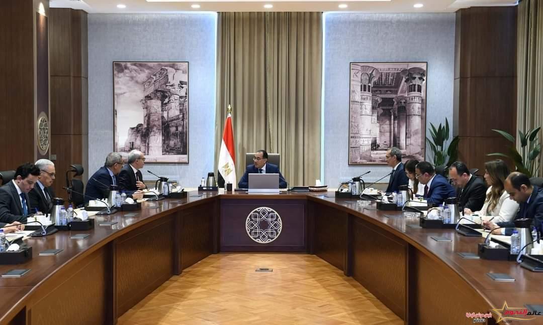 رئيس الوزراء يلتقي وزير البريد والمواصلات السلكية واللاسلكية في جمهورية الجزائر