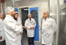 رئيس هيئة الدواء المصرية يشهد متابعة إنتاج ماكينة الأكياس البلاستيكية لتعبئة مستحضرات الحقن المرخصة حديثاً 