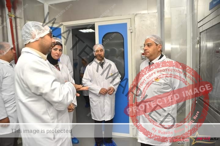 رئيس هيئة الدواء المصرية يشهد متابعة إنتاج ماكينة الأكياس البلاستيكية لتعبئة مستحضرات الحقن المرخصة حديثاً 