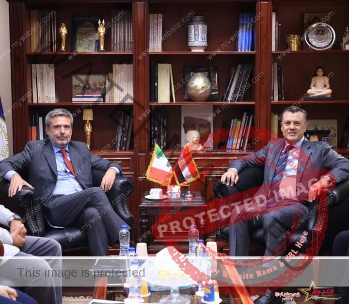 وزير السياحة والآثار يلتقي سفير دولة إيطاليا بالقاهرة لبحث سبل تعزيز التعاون بين البلدين 
