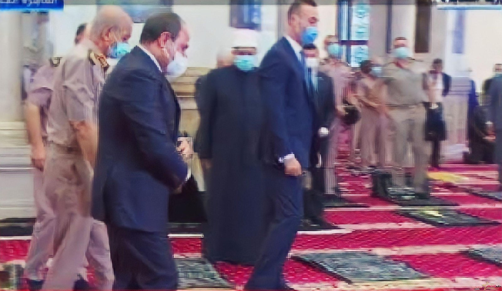 الرئيس السيسي يغادر مسجد القوات الجوية بالقاهرة بعد أداء صلاة عيد الأضحى