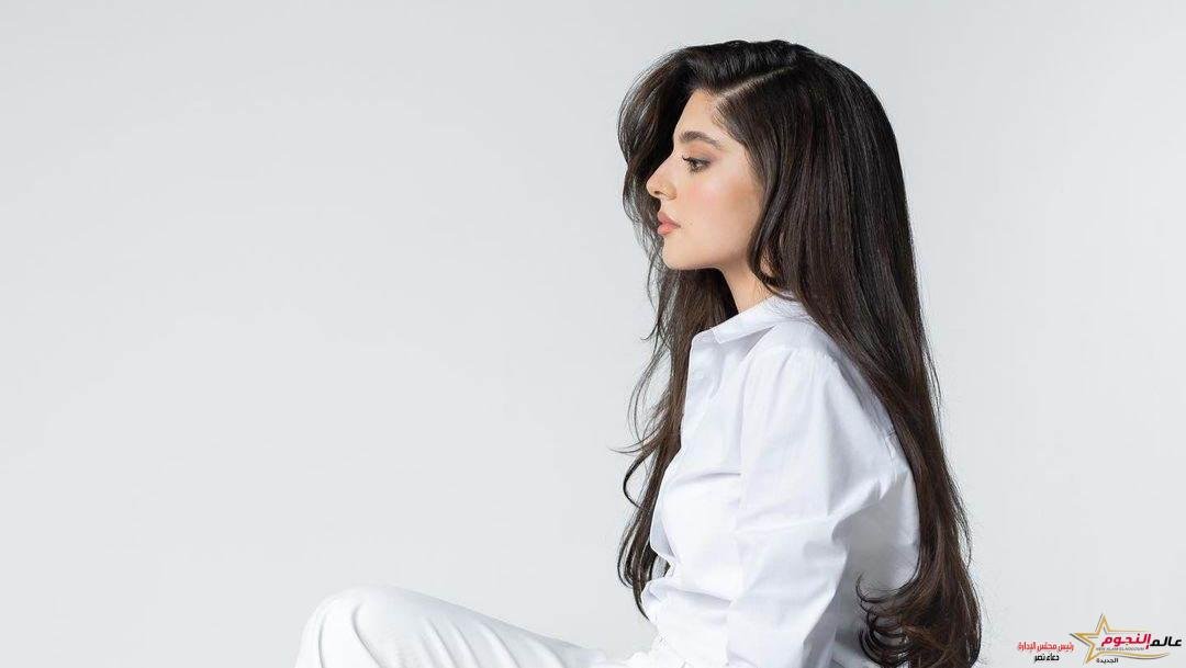 النجمات والفاشينيستا بإطلالات متنوعة وجذابة تزامنًا مع أول أيام عيد الأضحى