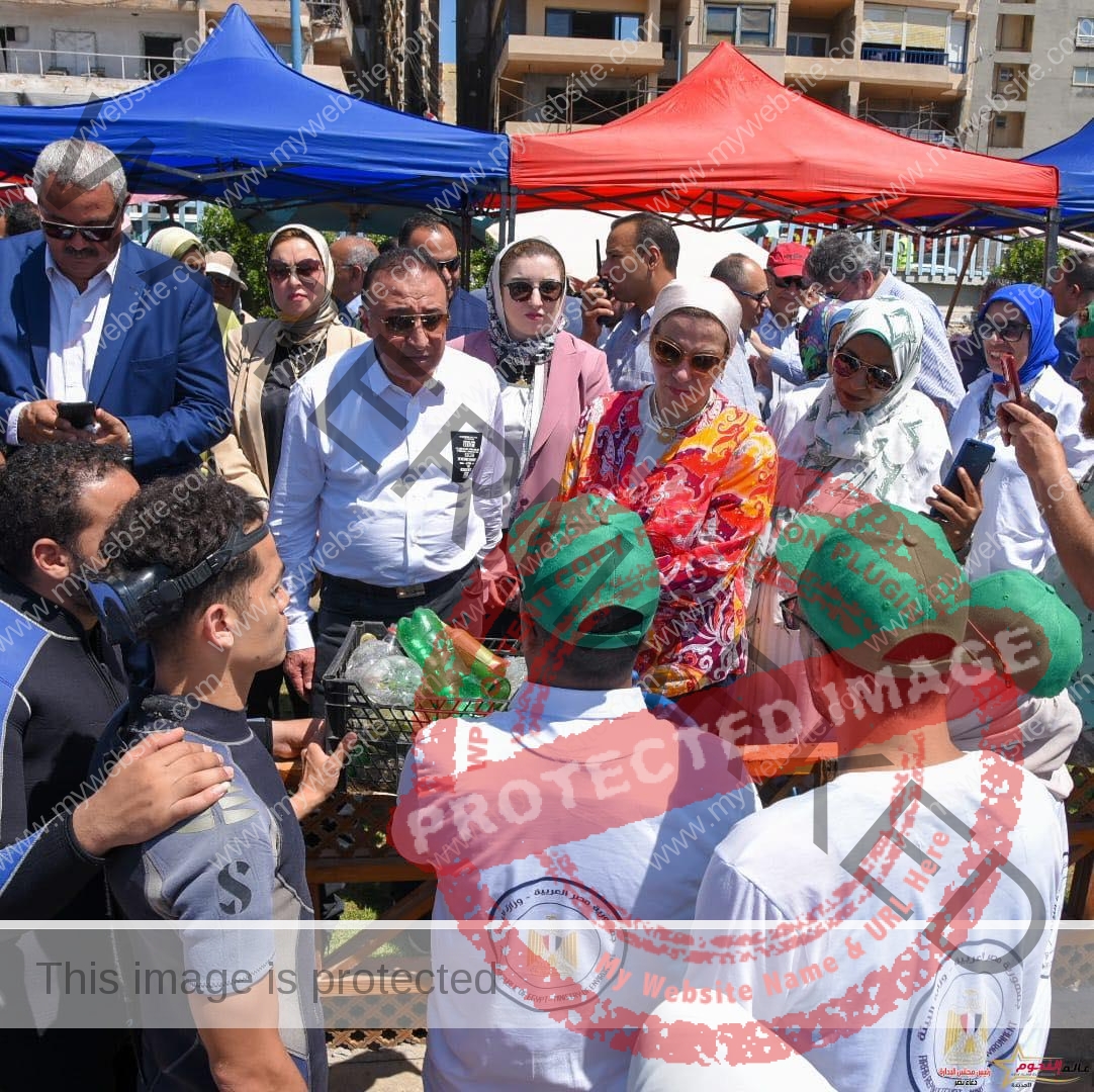 محافظ الإسكندرية ووزيرة البيئة يطلقان فعاليات تنظيف شاطىء السرايا العام