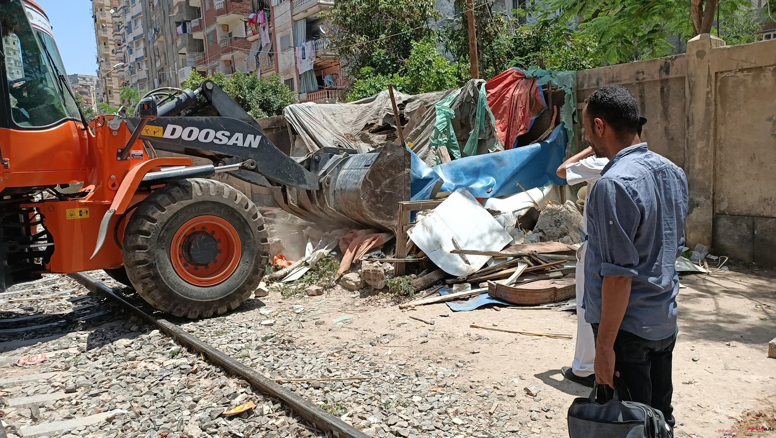 محافظ الإسكندرية: تنفيذ ١١ قرار لإزالة التعديات على أراضي الدولة التابعة لهيئة السكة الحديد بحى المنتزة ثان