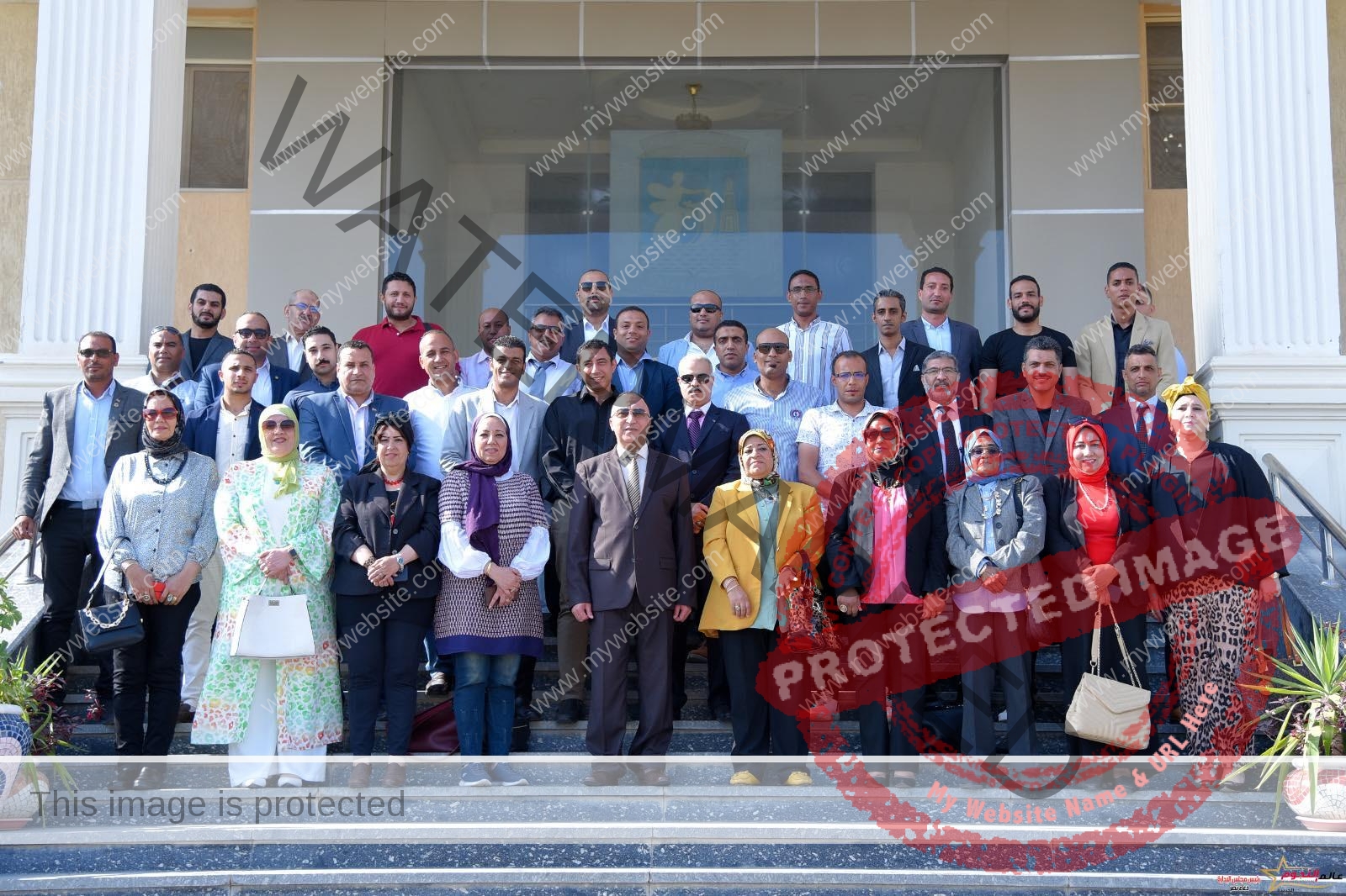 محافظ الإسكندرية يلتقي عددًا من ممثلي المجتمع المدني لجروبات الواتس أب الخدمية
