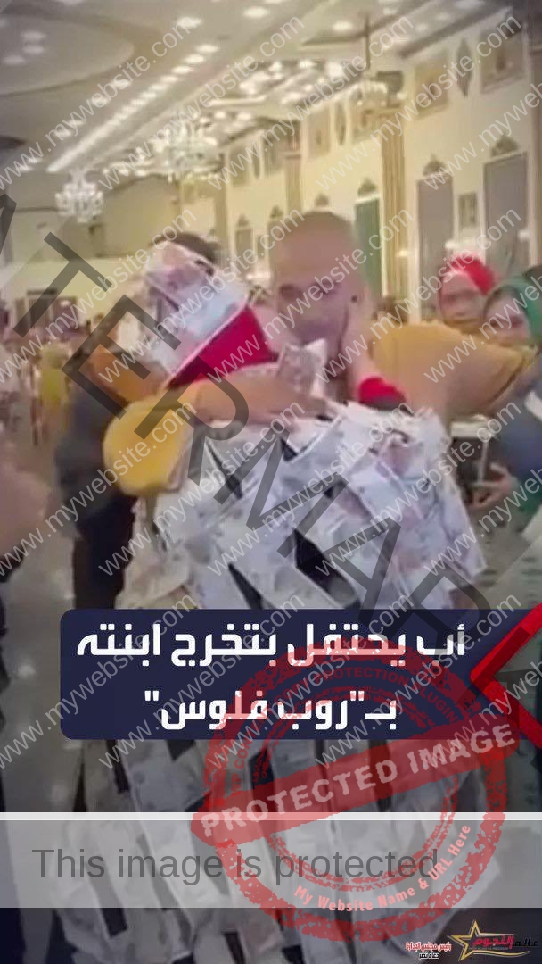 فستان من النقود يثير الضجة في حفل تخرج طالبة مصرية