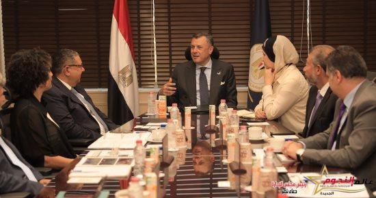 وزير السياحة يبحث مع وفد من الوكالة الأمريكية للتنمية الدولية التعاون المشترك