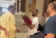 استقبال أحمد سعد في تونس بالورود قبل حفله بمهرجان قرطاج
