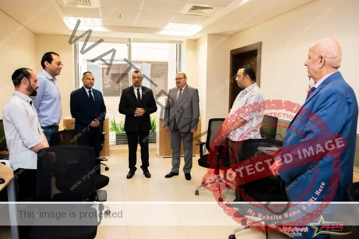 وزير الدولة للإنتاج الحربي يتفقد مكاتب العاملين بمقر الوزارة بالعاصمة الإدارية الجديدة
