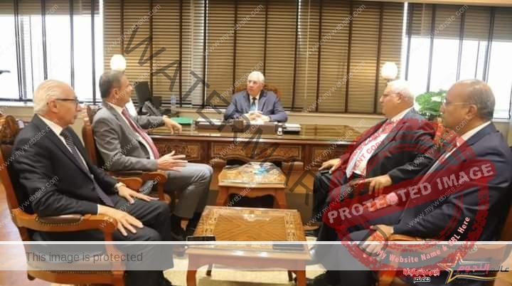 وزير الزراعة يبحث مع قيادات البنك الزراعي المصري دفع التمويل في مجال تنمية القطاع الزراعي 