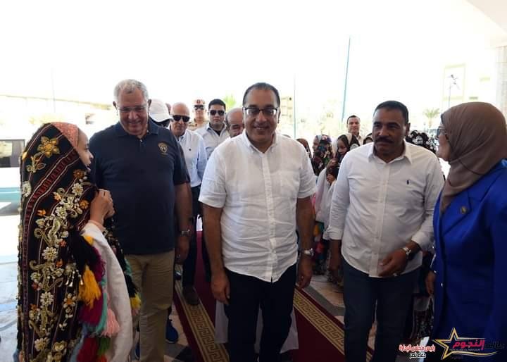 رئيس الوزراء يلتقي عدداً من كبار المشايخ والعواقل وأعضاء مجلسي النواب والشيوخ بمطروح
