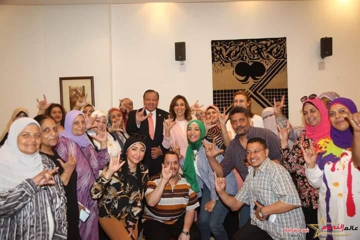 وزيرة الثقافة تتابع ورشة تعليم أساسيات لغة الإشارة للعاملين بقطاعات الوزارة ضمن مبادرة "جوة الدايرة" 1 وزيرة الثقافة تتابع ورشة تعليم أساسيات لغة الإشارة للعاملين بقطاعات الوزارة ضمن مبادرة "جوة الدايرة"