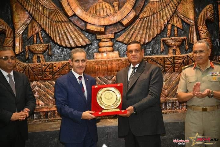 وزير التنمية المحلية ومحافظ الغربية ومدير سلاح الإشارة يشهدون توقيع بروتوكول لتقديم خدمات الشبكة الوطنية