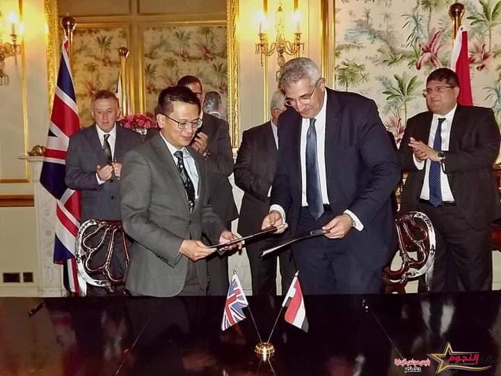 عاشور يشهد مراسم توقيع مذكرة تفاهم بين وزارة التعليم العالي والبحث العلمي والكلية الملكية للجراحين بأدنبرة