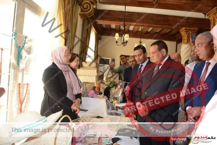وزير التنمية المحلية ومحافظ الفيوم يتفقدان معرض منصة "أيادي مصر" لمنتجات الحرف التراثية والمشغولات اليدوية بالمحافظة