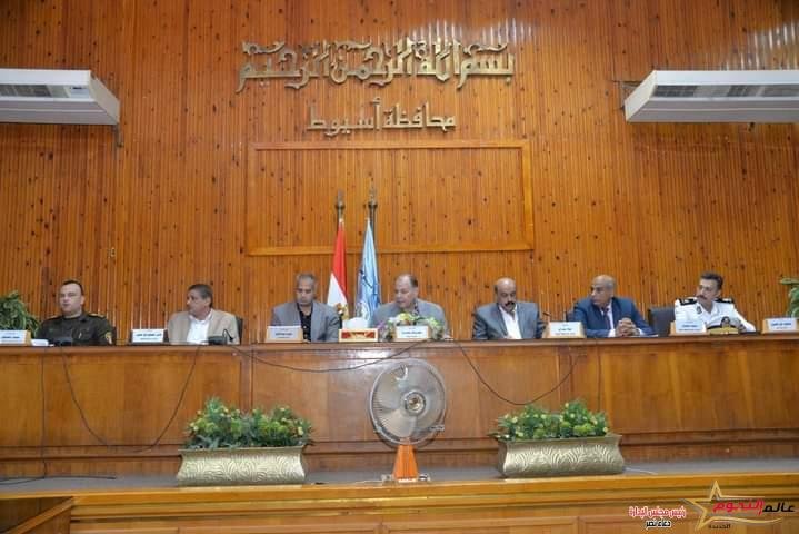 محافظ أسيوط يترأس جلسة المجلس التنفيذي ويعلن محو أمية 32 ألف مواطن في خطة 2022/2023
