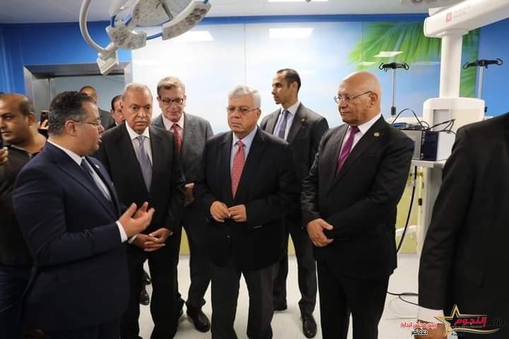 وزير التعليم العالي يتفقد ويفتتح عددًا من المشروعات والمنشآت الطبية بجامعة بنها