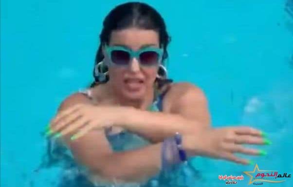 " إركب علي الموجة " أحدث أعمال الفنانة سمية الخشاب