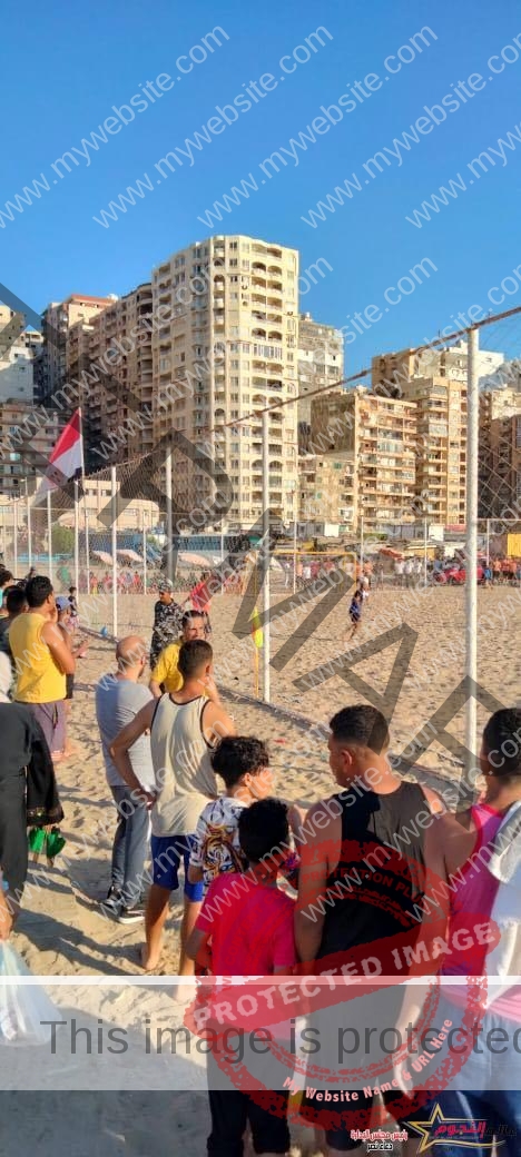 ملعب شاطئ اسحاق حلمي يشهد مباراة نهائي بطولة كرة الشاطىء بين نادي "الترسانة البحرية" و"نادي المصري البورسعيدي"