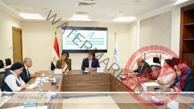 طه يجتمع مع رئيس غرفة مقدمي الخدمات الصحية بالقطاع الخاص باتحاد الصناعات المصرية