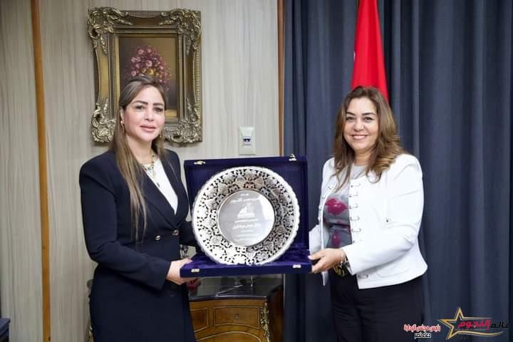 محافظ دمياط ورئيس حزب مصر أكتوبر توزعان أجهزة كهربائية على الفتيات اليتيمات المقبلات على الزواج 