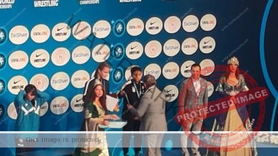 صبحي يهنئ لاعبة المشروع القومي للموهبة والبطل الأوليمبي ببرونزية العالم للمصارعة بتركيا