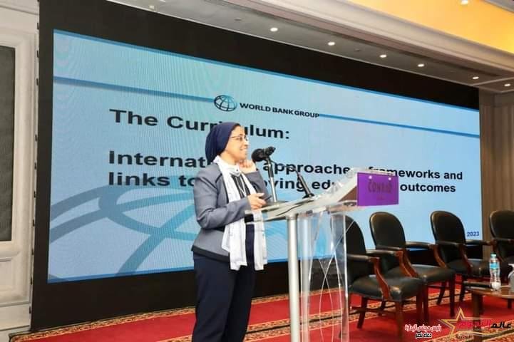 حجازي يشهد الجلسة الخاصة "بالممارسات الجيدة فى تطوير الإطار العام للمناهج وتاثيرها على مخرجات التعلم"