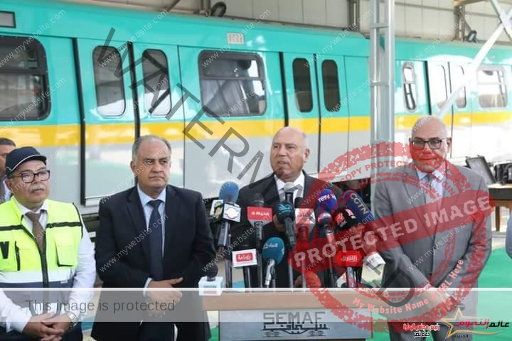 وزير النقل يزور مصنع سيماف و يتفقد أحد قطارات الخط الثالث للمترو 