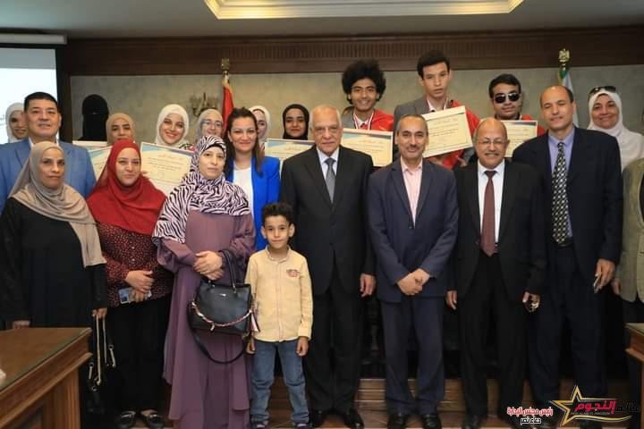 محافظ الجيزة يكرم أوائل الثانوية العامة والأزهرية والدبلومات الفنية