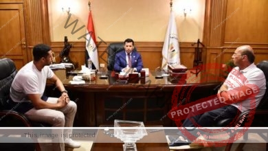 وزير الرياضة يلتقي لاعب المنتخب المصري للإسكواش مصطفي عسل 