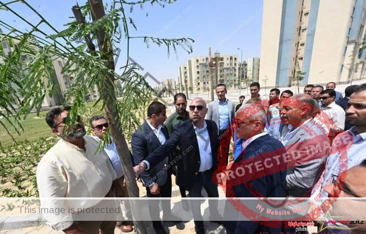 وزير الإسكان يتجول بمواقع وحدات المبادرة الرئاسية "سكن كل المصريين" بمدينة 15 مايو