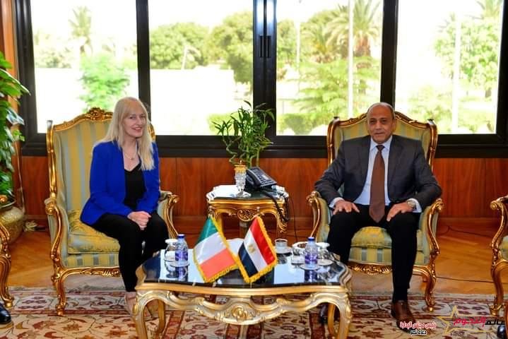 حلمي يلتقي سفيرة أيرلندا بالقاهرة لتعزيز أوجه التعاون المشترك بين البلدين في مجال النقل الجوي 1 حلمي يلتقي سفيرة أيرلندا بالقاهرة لتعزيز أوجه التعاون المشترك بين البلدين في مجال النقل الجوي