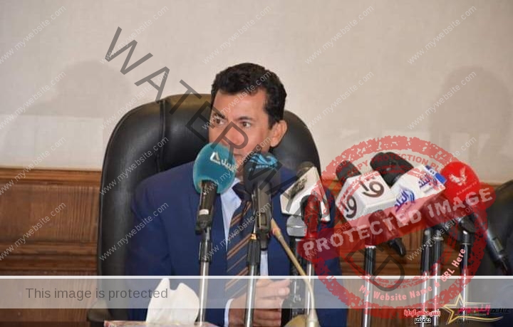 وزير الشباب والرياضة ينعي وفاة والدة رئيس اللجنة الاوليمبية المصرية